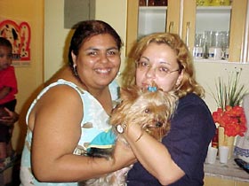 Tutty Junior com sua mãe e veterinária