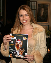Tamy com a Revista do Bicho